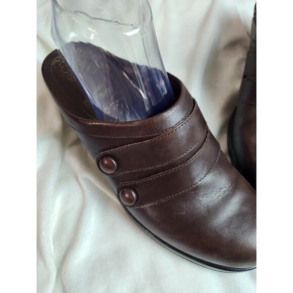 Dansko Mules slide on leather shoe with button detail sz 40 - 9.5/10 boho office - Picture 3 of 8